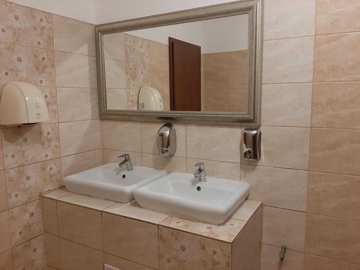 Hotel Condor Oravita Zewnętrze zdjęcie