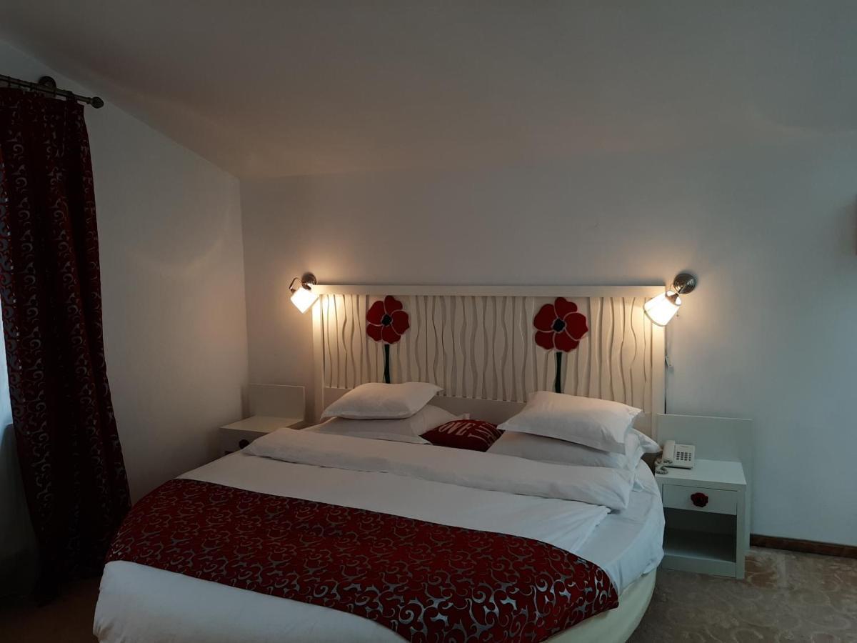 Hotel Condor Oravita Zewnętrze zdjęcie